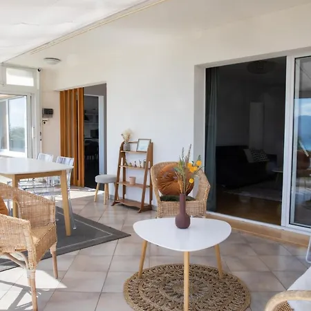 Spacious - Panoramic View Apartman